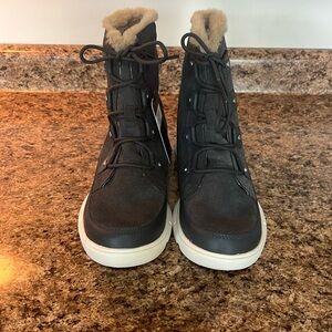 Sorrel insulated, waterproof women’s size 9 gray new with tags